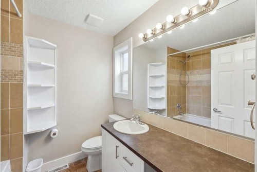 141 Thornfield Close Se, Airdrie, AB 