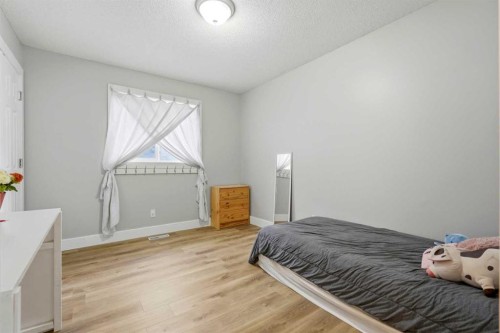 141 Thornfield Close Se, Airdrie, AB 