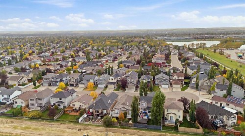 141 Thornfield Close Se, Airdrie, AB 