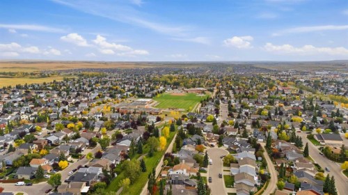 141 Thornfield Close Se, Airdrie, AB 