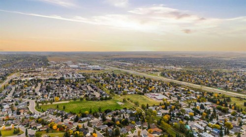 141 Thornfield Close Se, Airdrie, AB 