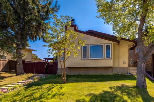 116 Bearberry Crescent Nw, Calgary, AB 