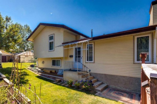 116 Bearberry Crescent Nw, Calgary, AB 