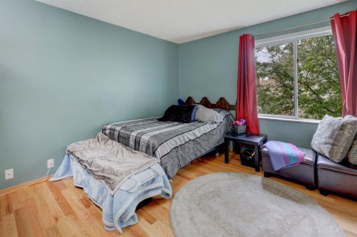 128 Pineland Place Ne, Calgary, AB 