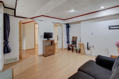 128 Pineland Place Ne, Calgary, AB 