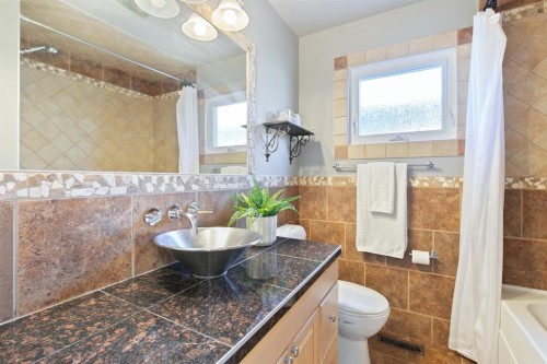 36 Bracebridge Crescent Sw, Calgary, AB 