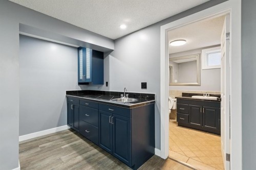 36 Bracebridge Crescent Sw, Calgary, AB 