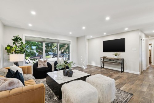 36 Bracebridge Crescent Sw, Calgary, AB 