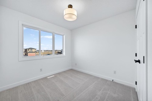 62 Rangeview Path Se, Calgary, AB 