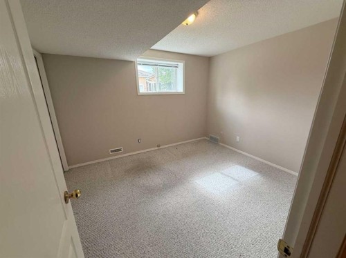 8 Scimitar Rise Nw, Calgary, AB 