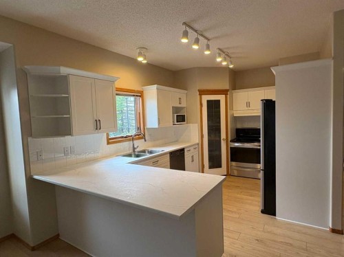 8 Scimitar Rise Nw, Calgary, AB 