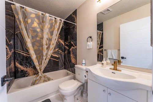206 Saratoga Close Ne, Calgary, AB 