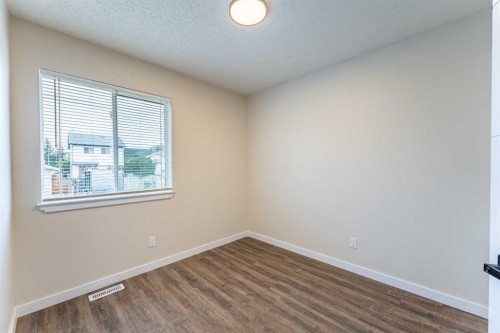 206 Saratoga Close Ne, Calgary, AB 