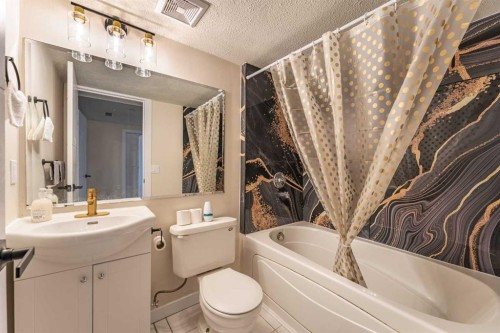 206 Saratoga Close Ne, Calgary, AB 