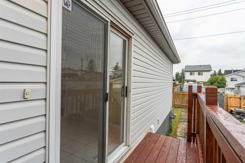 206 Saratoga Close Ne, Calgary, AB 