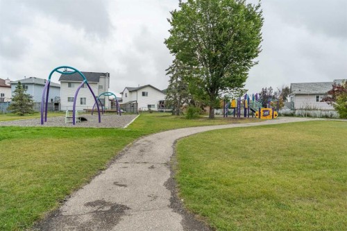 206 Saratoga Close Ne, Calgary, AB 
