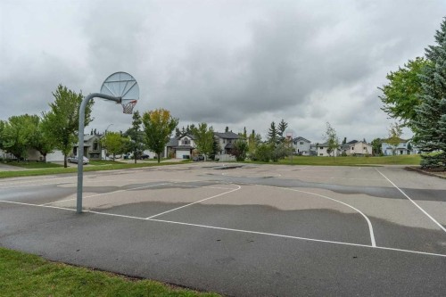 206 Saratoga Close Ne, Calgary, AB 