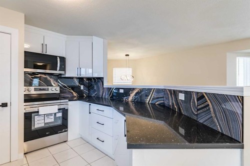 206 Saratoga Close Ne, Calgary, AB 