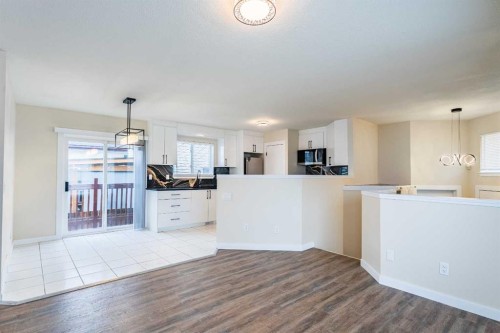 206 Saratoga Close Ne, Calgary, AB 