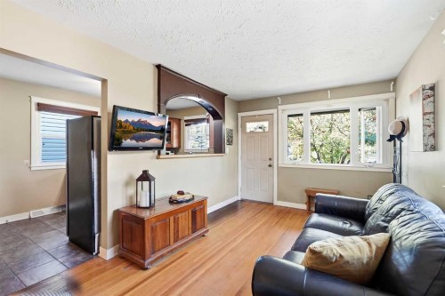 2512 19 Street Nw, Calgary, AB 