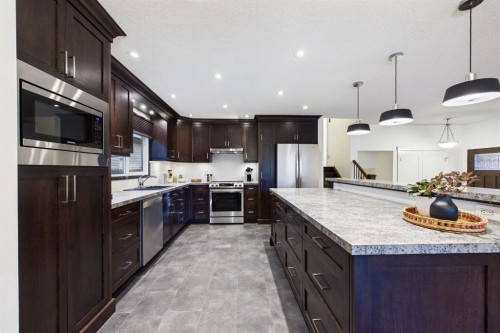 43 Beaconsfield Rise Nw, Calgary, AB 