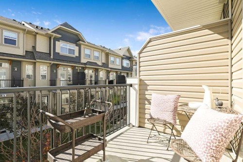 18 Legacy Path Se, Calgary, AB 