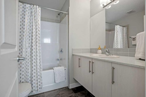 18 Legacy Path Se, Calgary, AB 