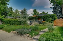 212 Blackthorn Road NW Calgary, AB T2K 3S3