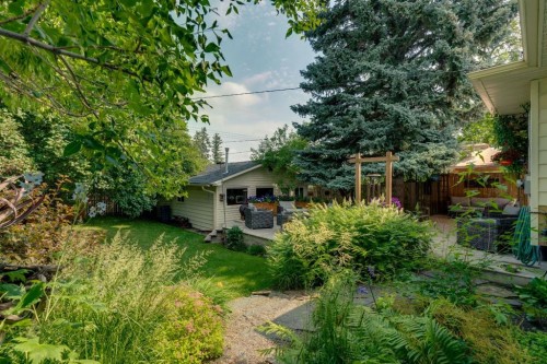 212 Blackthorn Road Nw, Calgary, AB 