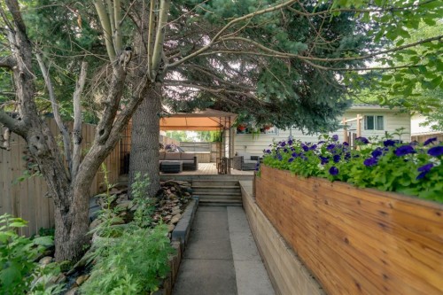 212 Blackthorn Road Nw, Calgary, AB 