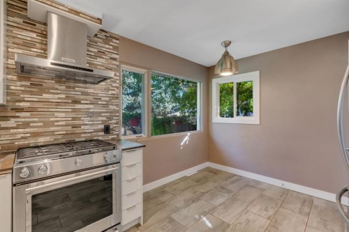 212 Blackthorn Road Nw, Calgary, AB 