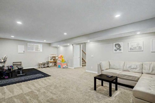 1410 38 Street Sw, Calgary, AB 
