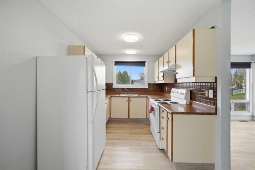 44 Castleridge Close Ne, Calgary, AB 