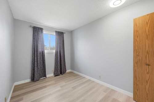 44 Castleridge Close Ne, Calgary, AB 