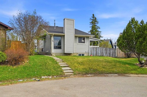 44 Castleridge Close Ne, Calgary, AB 