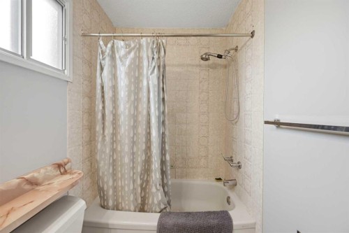 44 Castleridge Close Ne, Calgary, AB 