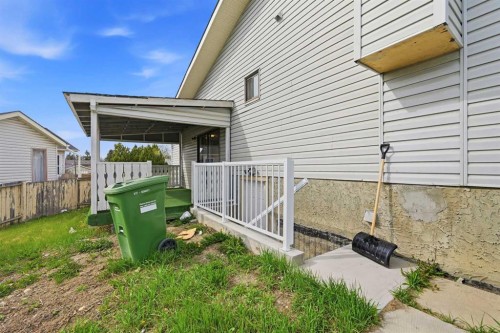 44 Castleridge Close Ne, Calgary, AB 