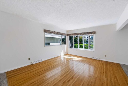 107 Hallbrook Drive Sw, Calgary, AB 