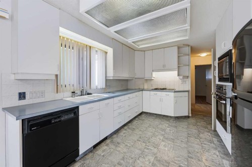 107 Hallbrook Drive Sw, Calgary, AB 