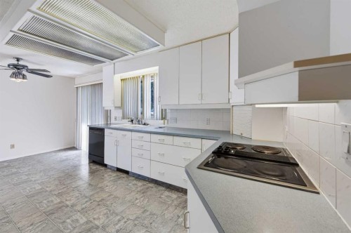107 Hallbrook Drive Sw, Calgary, AB 