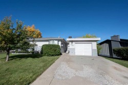 107 Hallbrook Drive SW Calgary, AB T2V 3H8