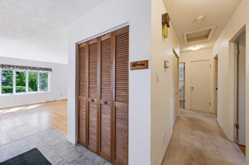 107 Hallbrook Drive Sw, Calgary, AB 