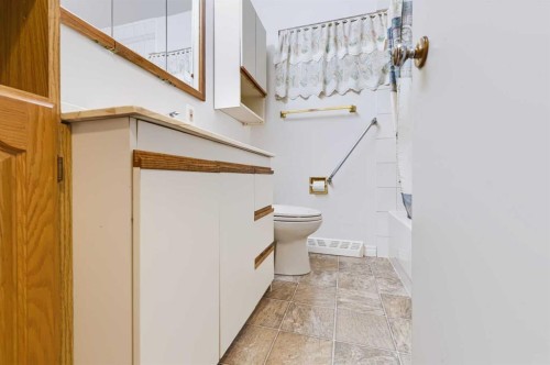 107 Hallbrook Drive Sw, Calgary, AB 
