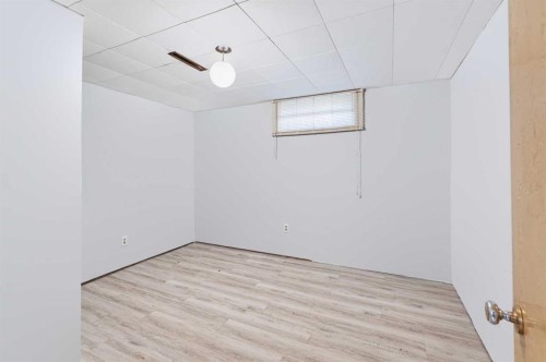107 Hallbrook Drive Sw, Calgary, AB 
