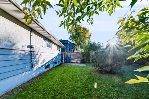 107 Hallbrook Drive Sw, Calgary, AB 