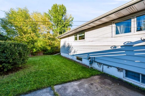 107 Hallbrook Drive Sw, Calgary, AB 