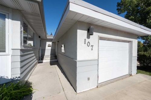 107 Hallbrook Drive Sw, Calgary, AB 