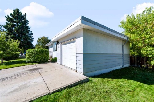 107 Hallbrook Drive Sw, Calgary, AB 