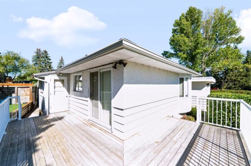 107 Hallbrook Drive Sw, Calgary, AB 