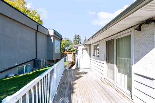107 Hallbrook Drive Sw, Calgary, AB 